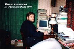 Михаил Филимонов за рабочим столом (1997)